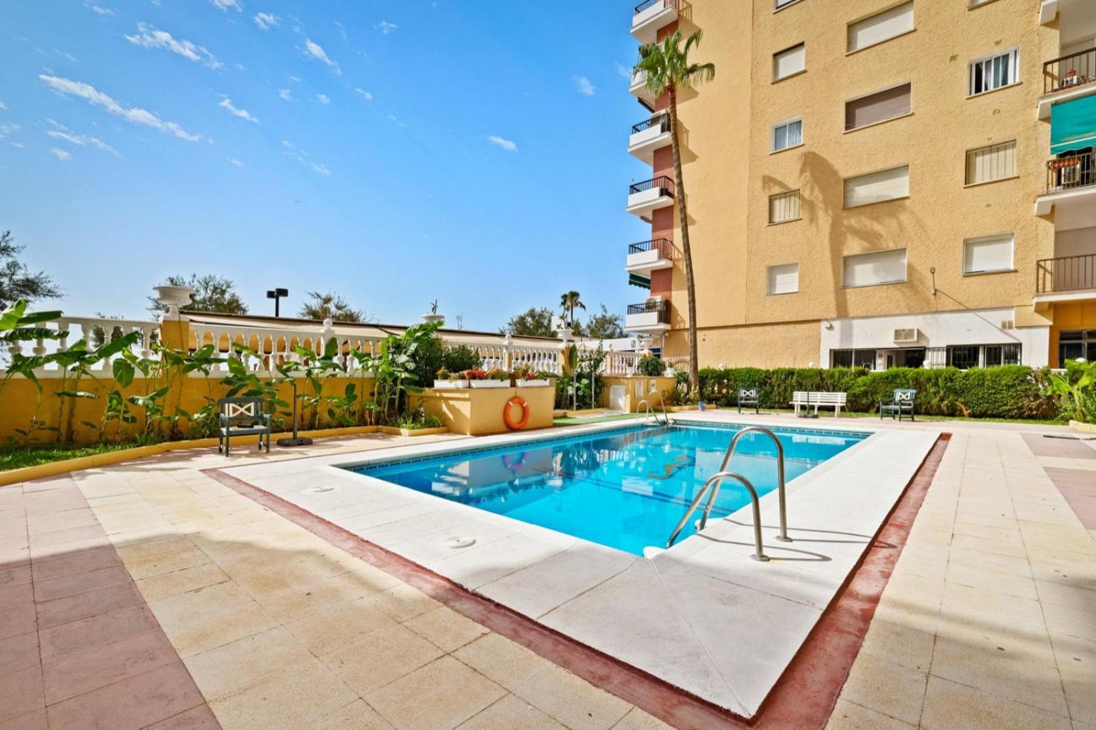 Apartamento Con Piscina En La Primera Linea De Playa De Fuengirola Exterior foto